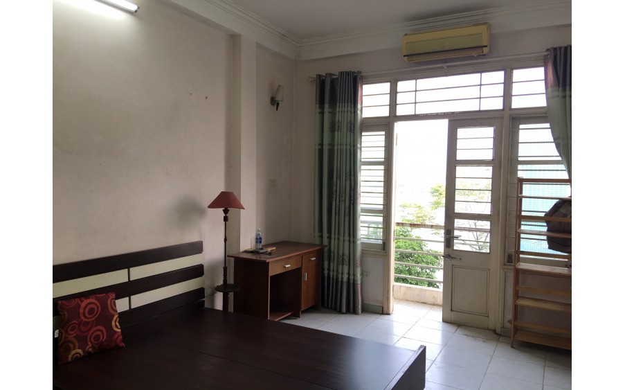 Cho thuê nhà nguyên căn số Bộ CA ngõ 211/180 Khương Trung, 5 tầng, 5 ngủ, 15 Triệu (có TL)